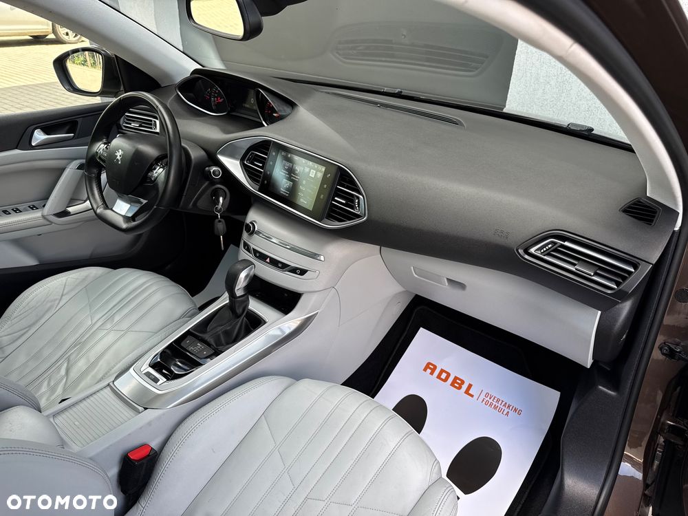 Peugeot 308 BlueHDi 150 Automatik Stop & Start Allure - 21