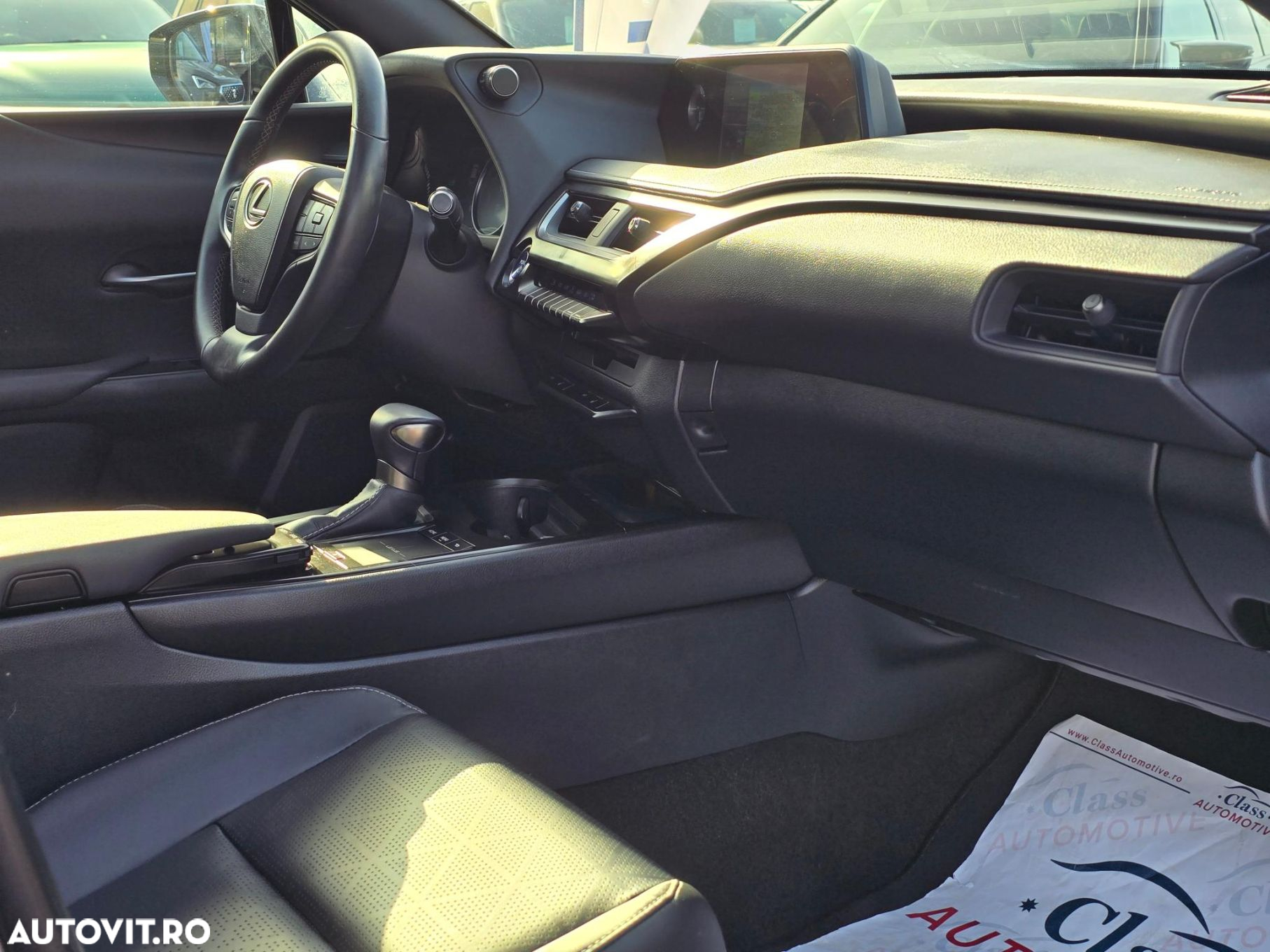 Lexus UX 250h Luxury Line - 21