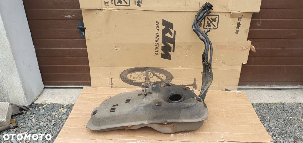 Zbiornik paliwa bak Hyundai IX35 1.7 CRDI 31100-2Y230 - 1