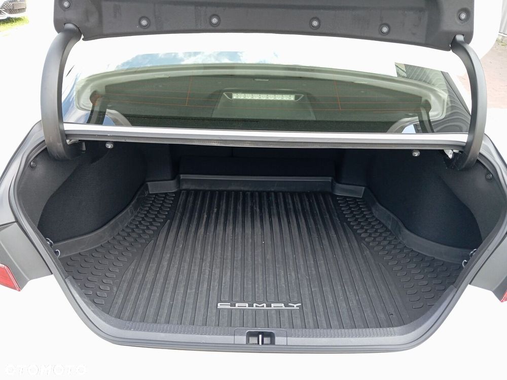 Toyota Camry 2.5 Hybrid Comfort CVT - 11