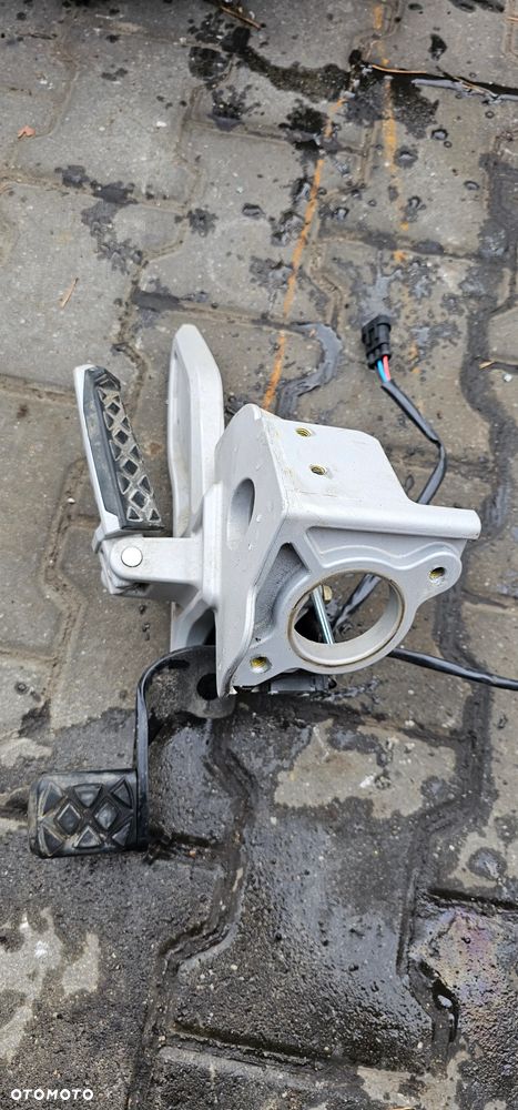 Podnóżek przedni przód stopka set Can Am Spyder RS Rotax 990 12r. 705002131 705002130 - 2