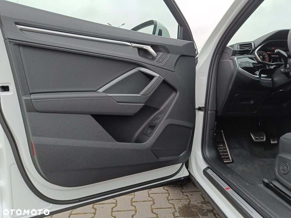 Audi Q3 Sportback - 13