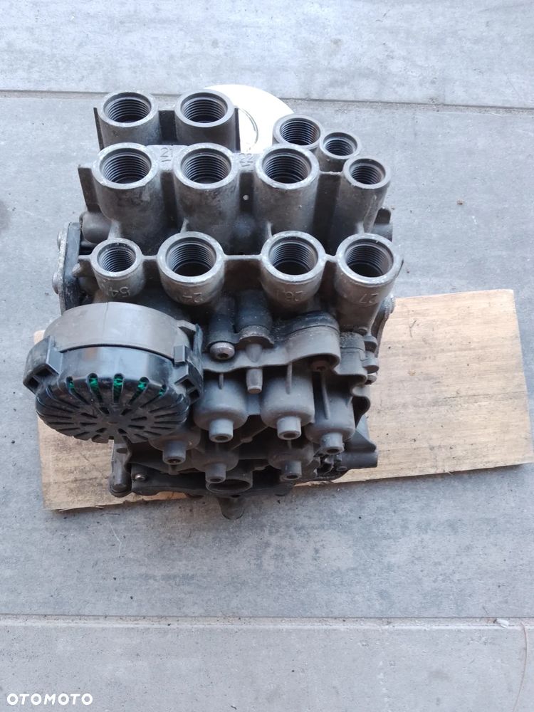Osuszacz powietrza A0024462364 do ciągnika siodłowego Mercedes-Benz ACTROS MP4 - 4