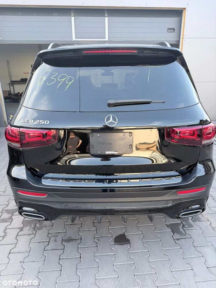 Mercedes-Benz GLB - 2