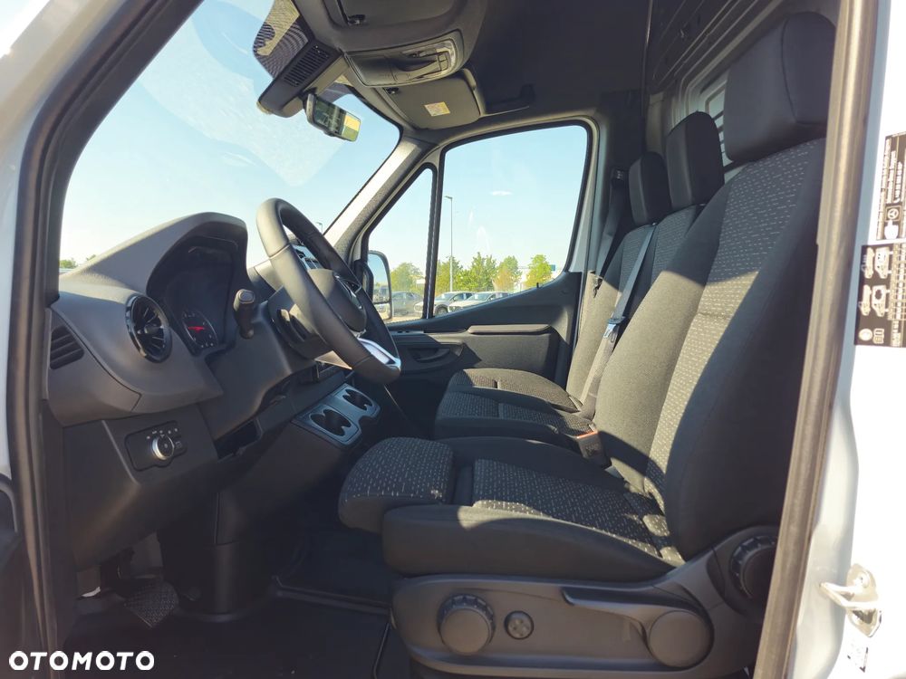 Mercedes-Benz Sprinter - 19