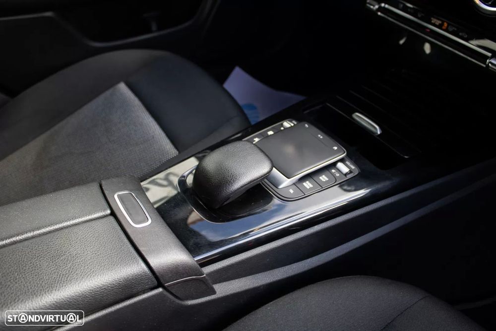 Mercedes-Benz CLA 180 d 8G-DCT Edition Progressive Line — fotografia 32