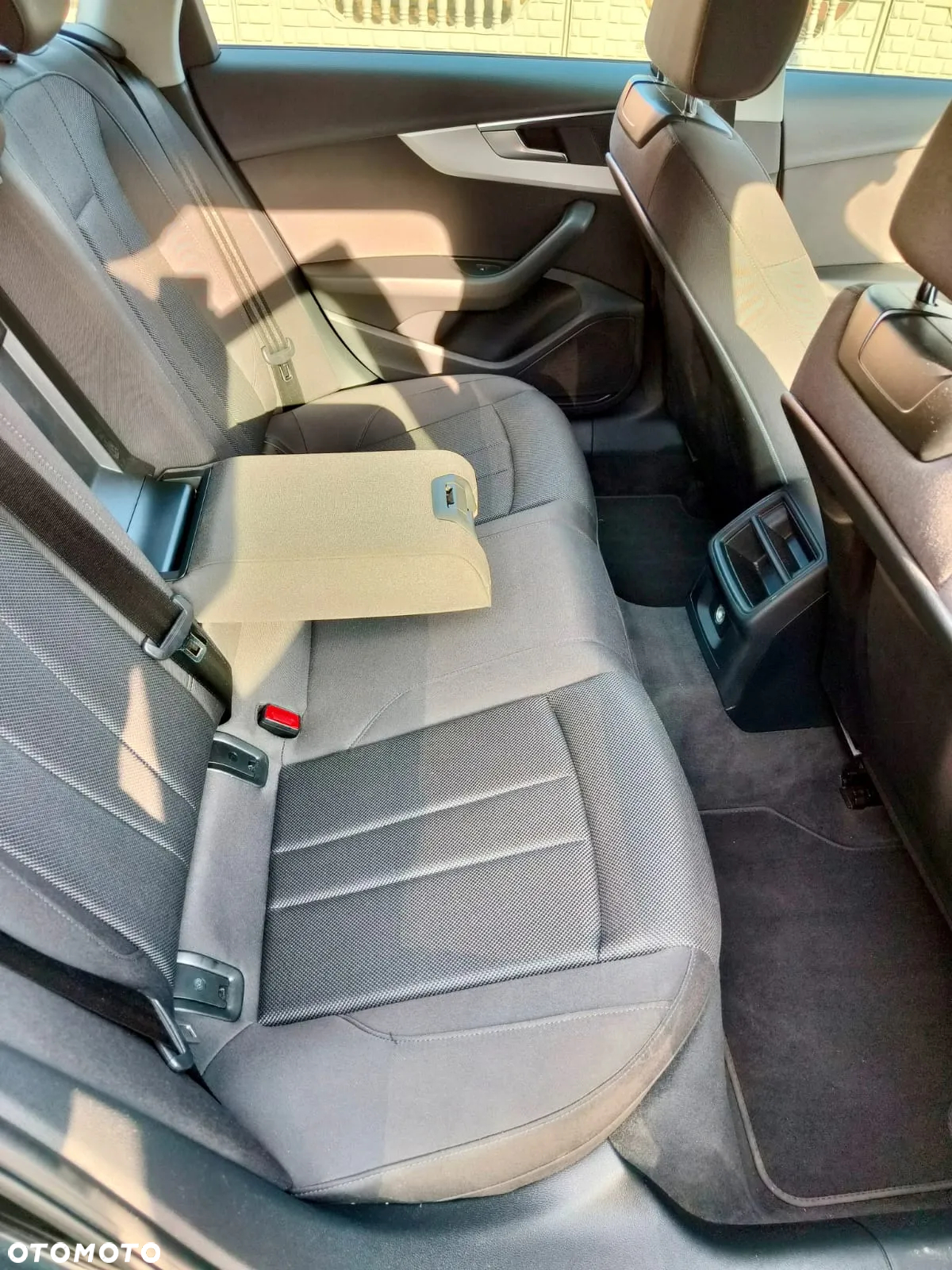 Audi A4 Avant 30 TDI S tronic - 14
