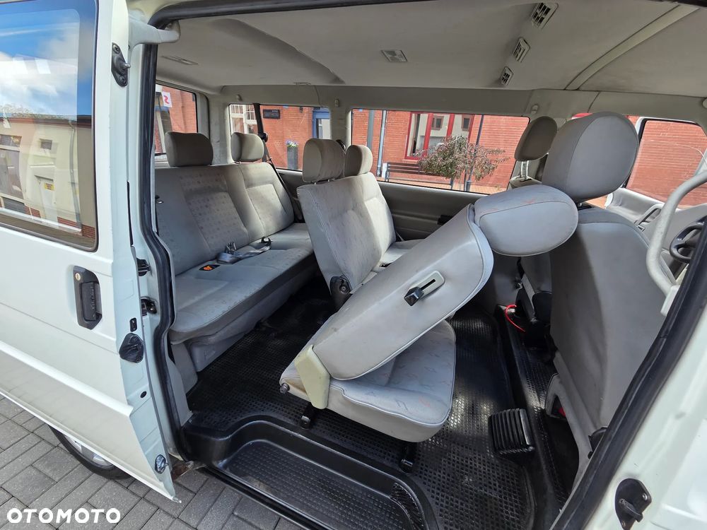 Volkswagen Caravelle - 25