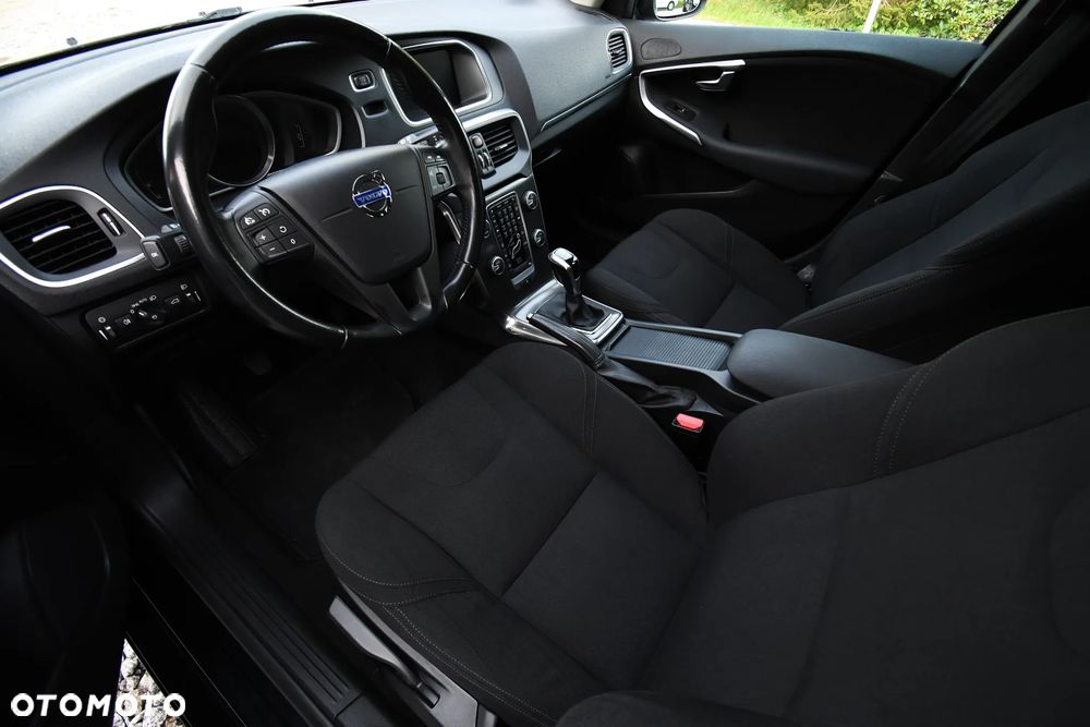 Volvo V40 D4 Momentum - 14