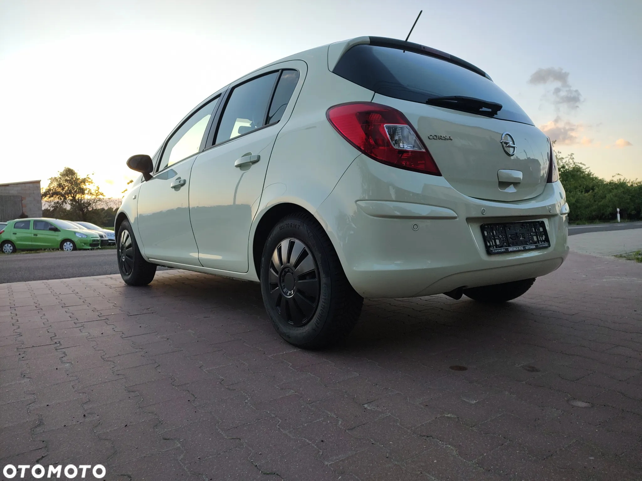 Opel Corsa 1.2 16V Enjoy - 9