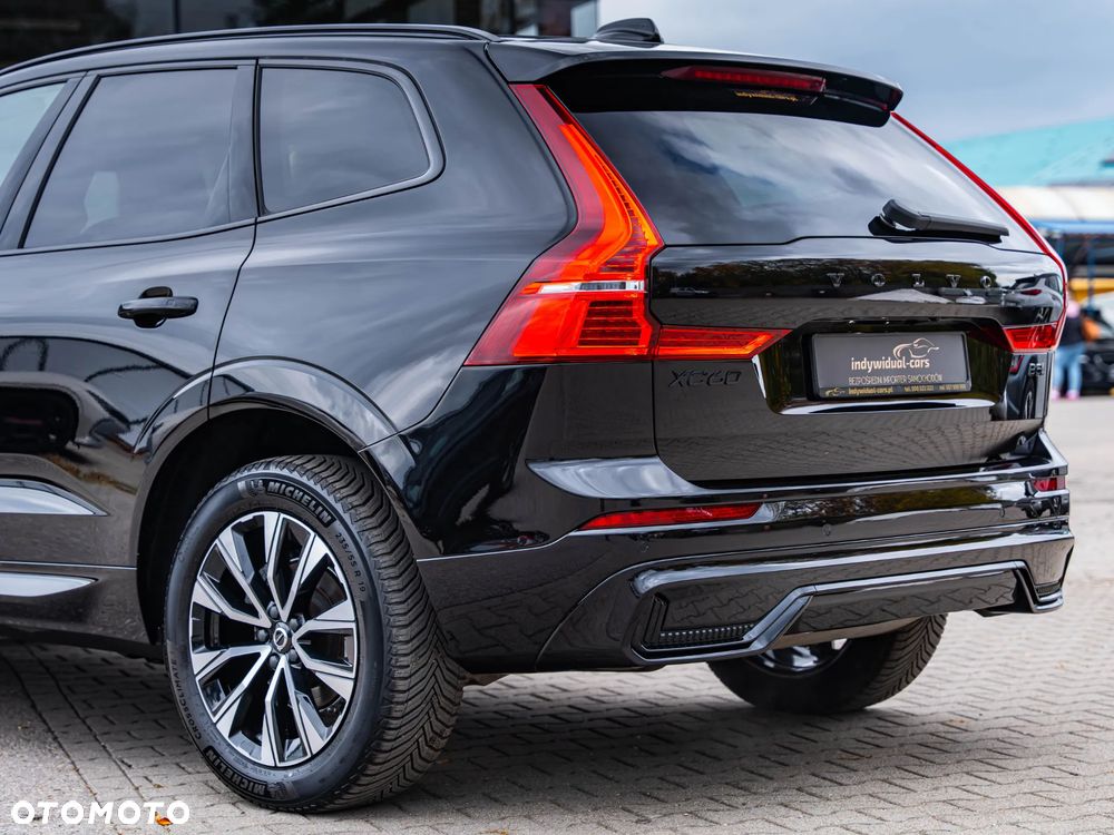 Volvo XC 60 B5 B AWD Plus Dark - 12