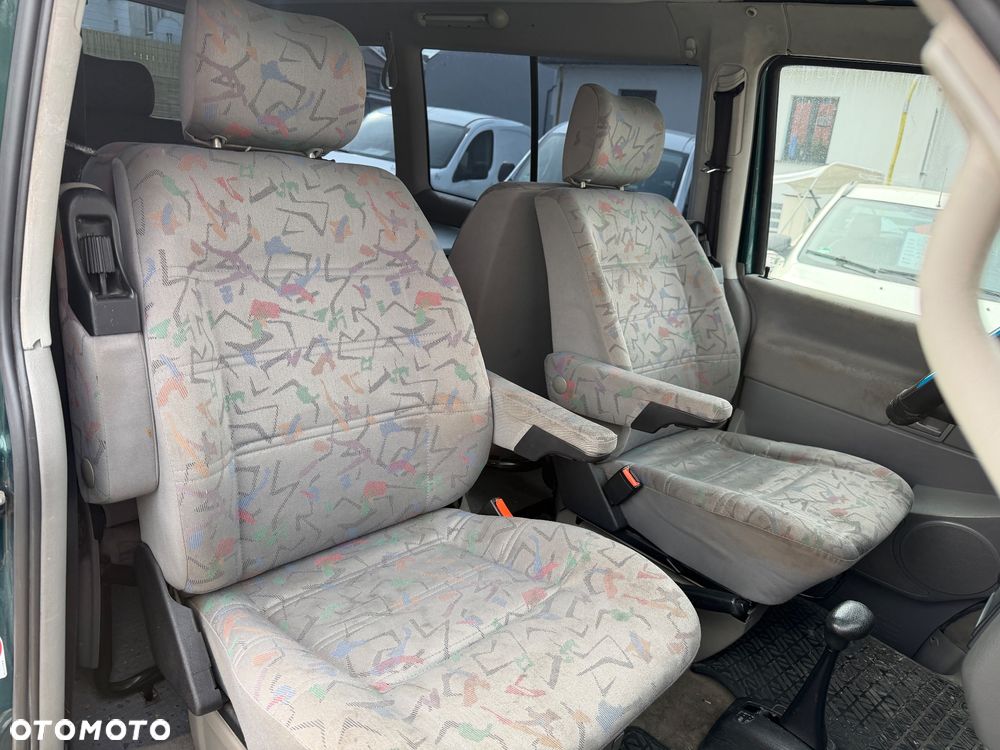 Volkswagen Multivan - 21