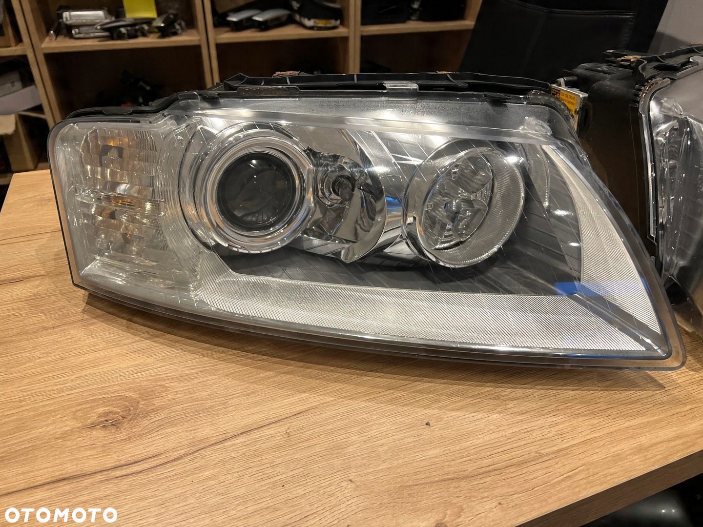 LAMPA PRZÓD PRZEDNIA PRAWA BI-XENON LED 10 PIN AUDI S8 W12 D3 - 1