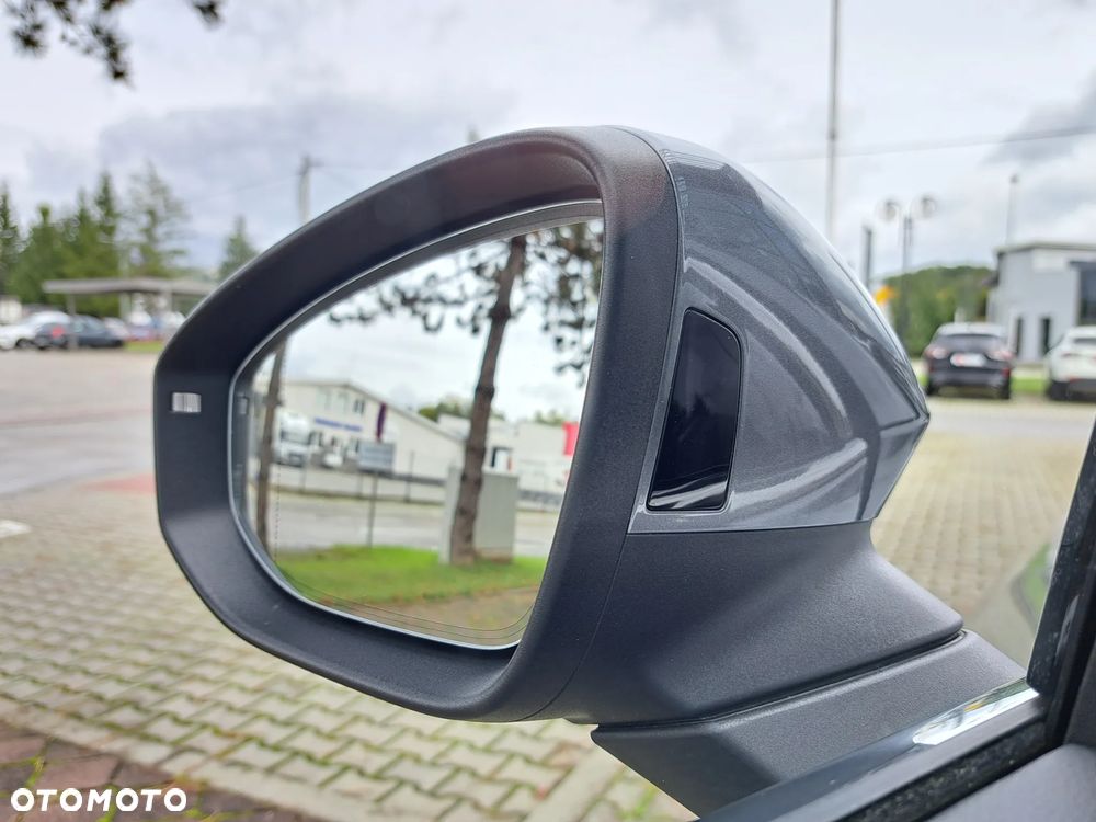 Volkswagen Passat 2.0 TDI SCR Elegance DSG - 25