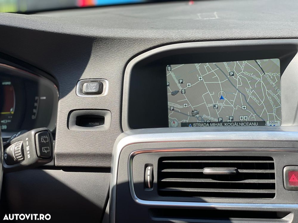 Volvo V60 D6 Plug-In-Hybrid AWD Geartronic Summum - 14