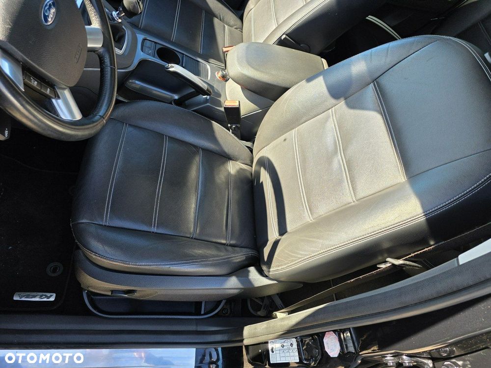 Ford Kuga 2.0 TDCi 2x4 Titanium - 32