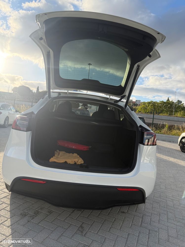 Tesla Model Y Long Range Dual Motor AWD - 11