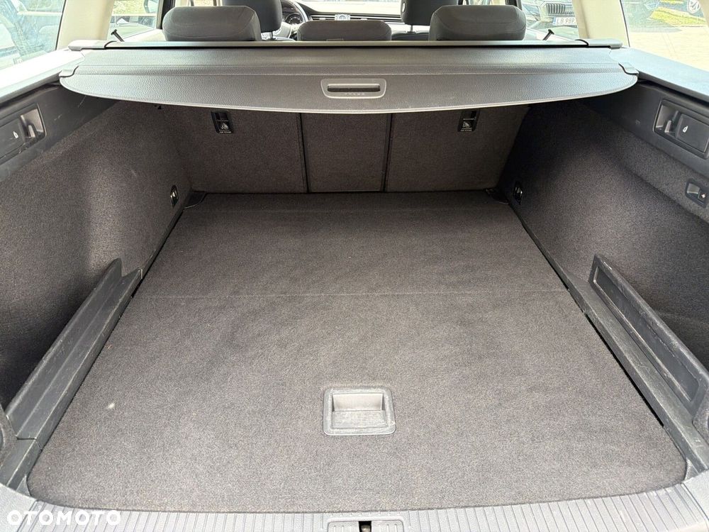 Volkswagen Passat - 19