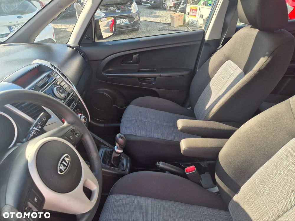 Kia Venga 1.4 L - 8
