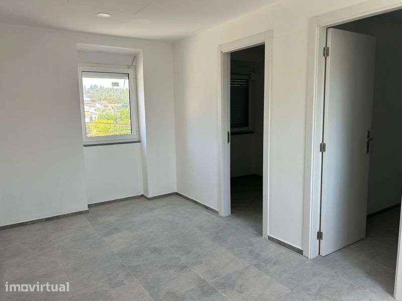 Moradia T2+1 completamente renovada - Grande imagem: 5/6