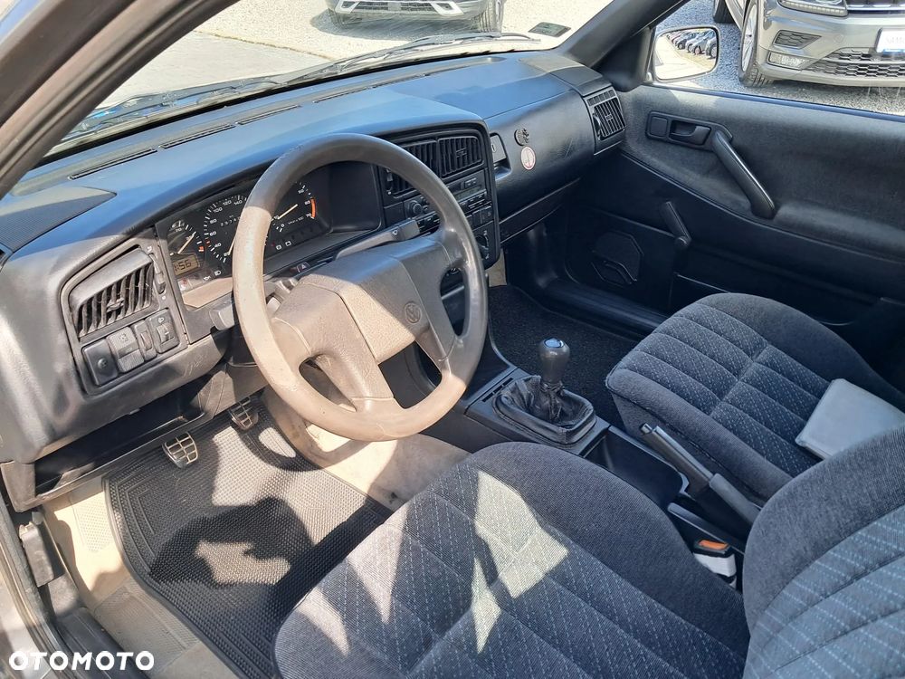 Volkswagen Passat 1.8 CL - 6