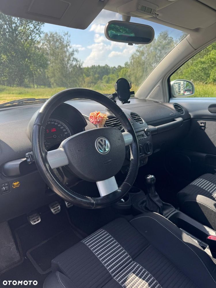 Volkswagen New Beetle - 5