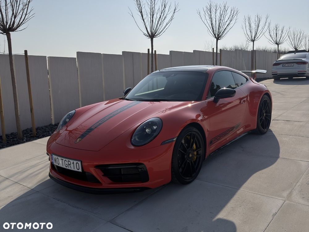 Porsche 911 Carrera 4 GTS - 2