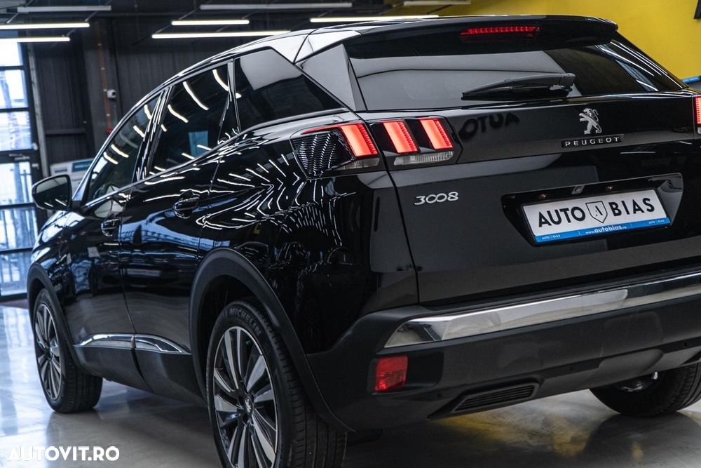 Peugeot 3008 1.2 PureTech Turbo S&S EAT8 Allure - 32