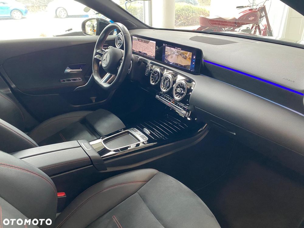 Mercedes-Benz Klasa A 200 d AMG Line 8G-DCT - 16