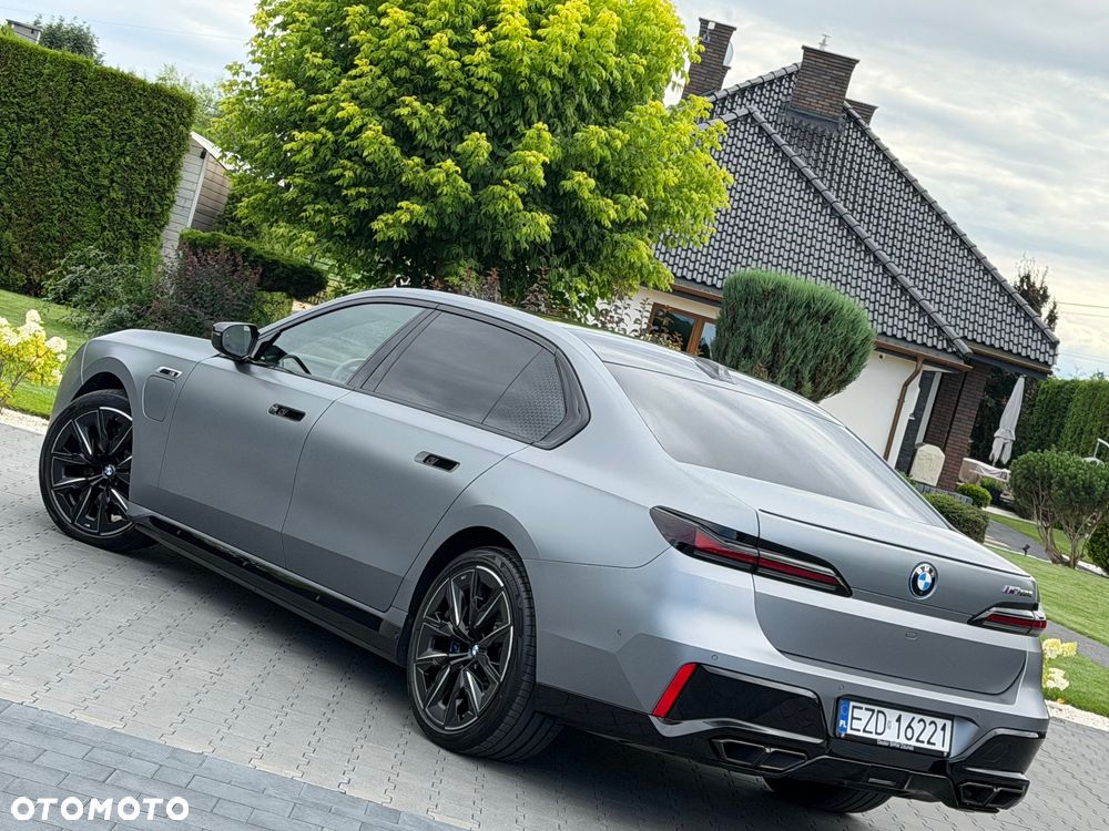 BMW Seria 7 M760e PHEV xDrive Individual Edition sport - 37