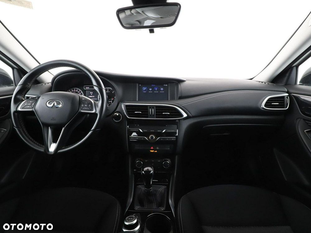 Infiniti Q30 - 16
