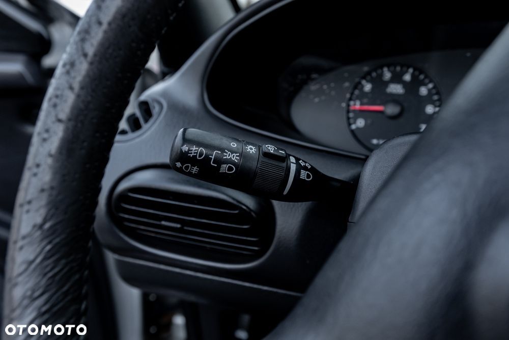 Chrysler Stratus - 24