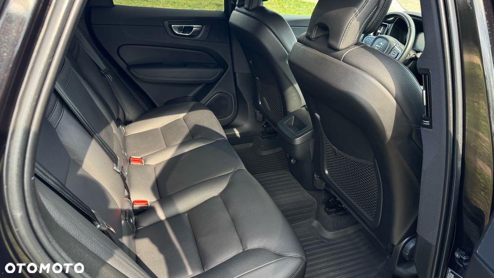 Volvo XC 60 D4 Momentum - 35