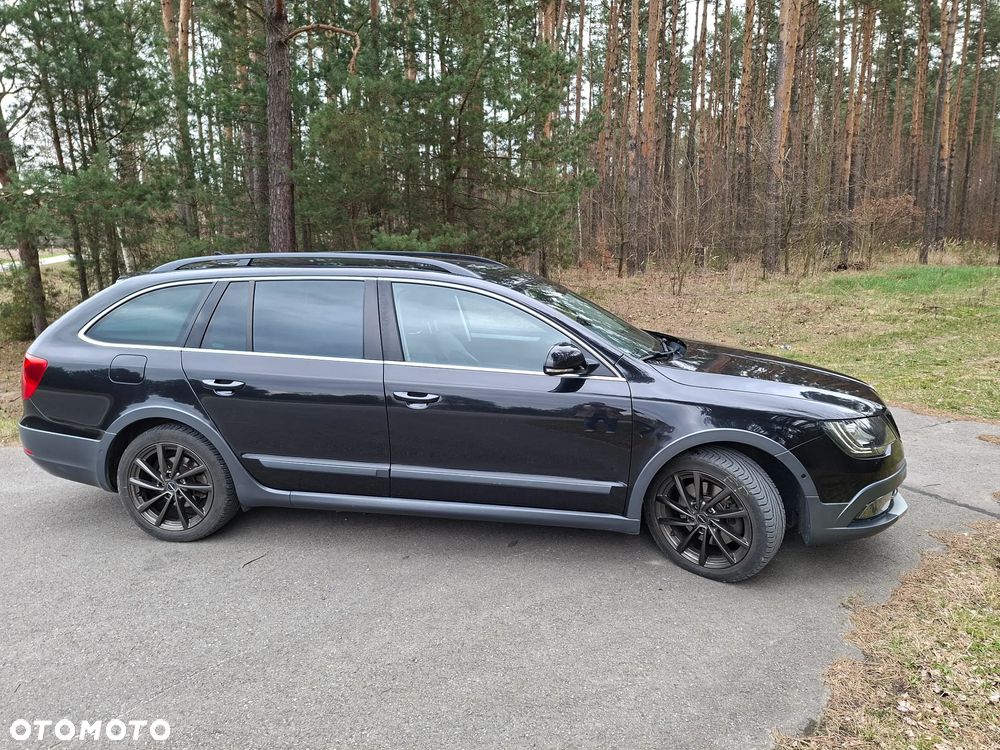Skoda Superb 2.0 TDI 4x4 Elegance Outdoor DSG - 4