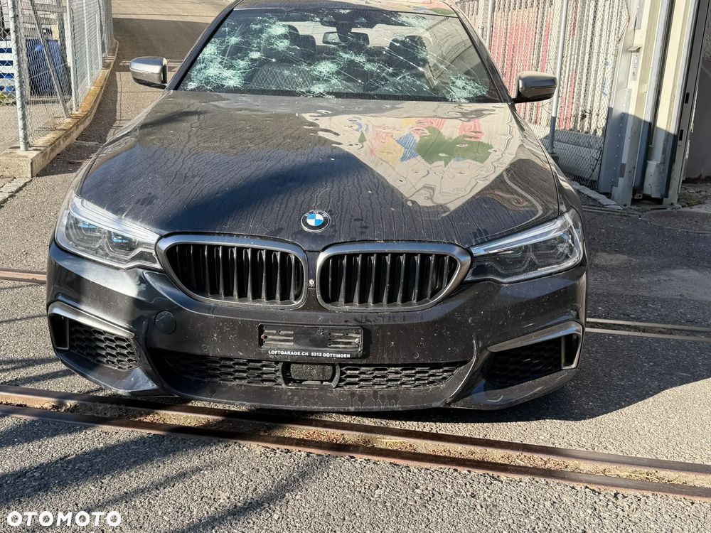 BMW Seria 5 M550i xDrive - 4