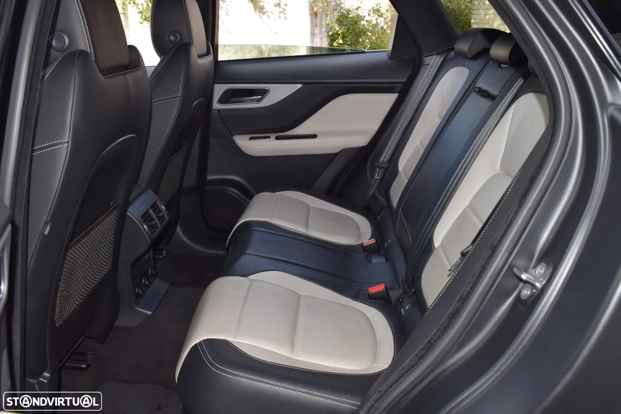 Jaguar F-Pace 2.0 i4D R-Sport AWD - 38