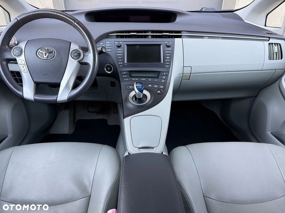 Toyota Prius (Hybrid) Comfort - 12