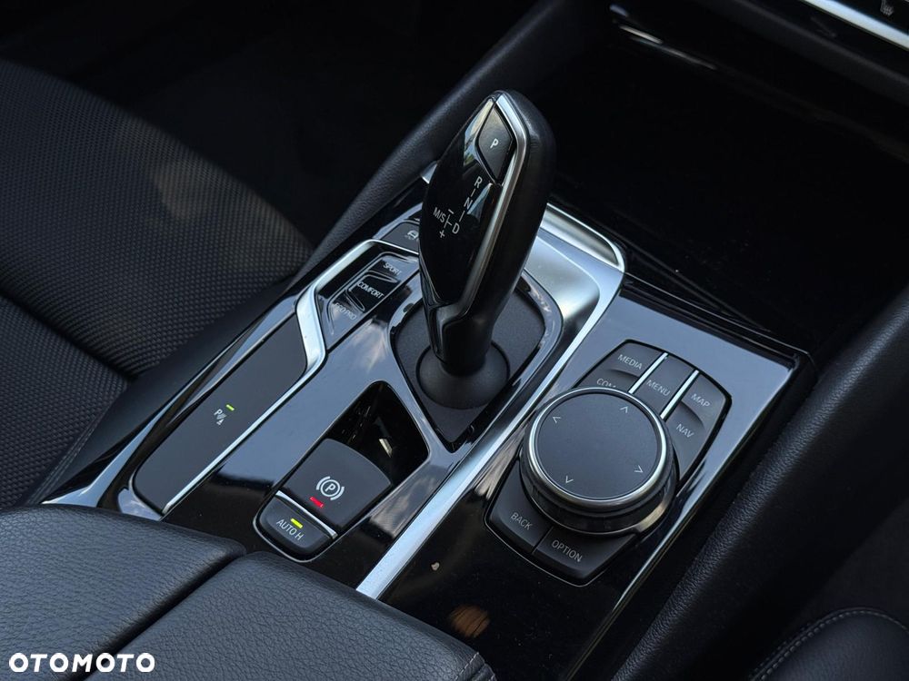 BMW Seria 5 530i Sport Line - 18