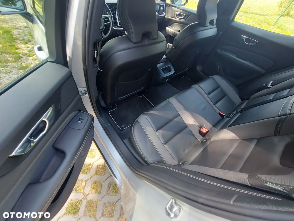 Volvo S60 T4 R-Design - 29