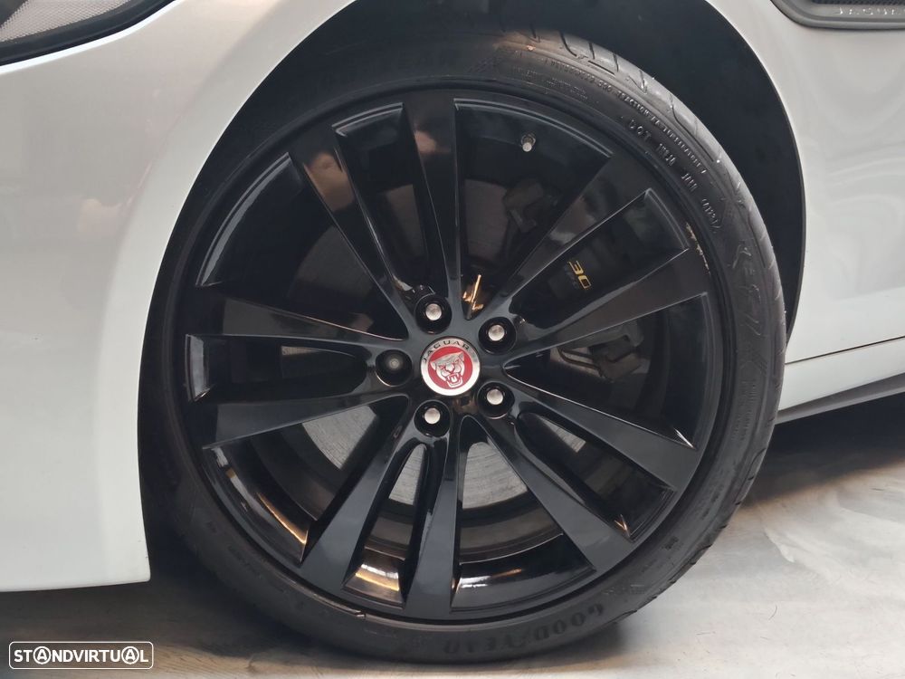 Jaguar XE P300 AWD Aut. Sport - 27