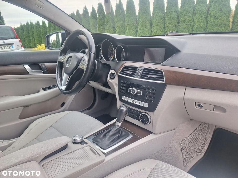 Mercedes-Benz Klasa C 180 Coupe BlueEFFICIENCY 7G-TRONIC - 21