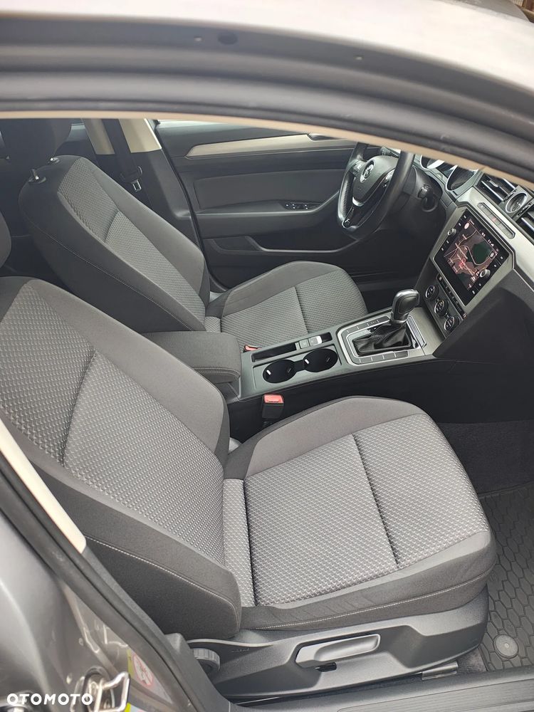 Volkswagen Passat - 16