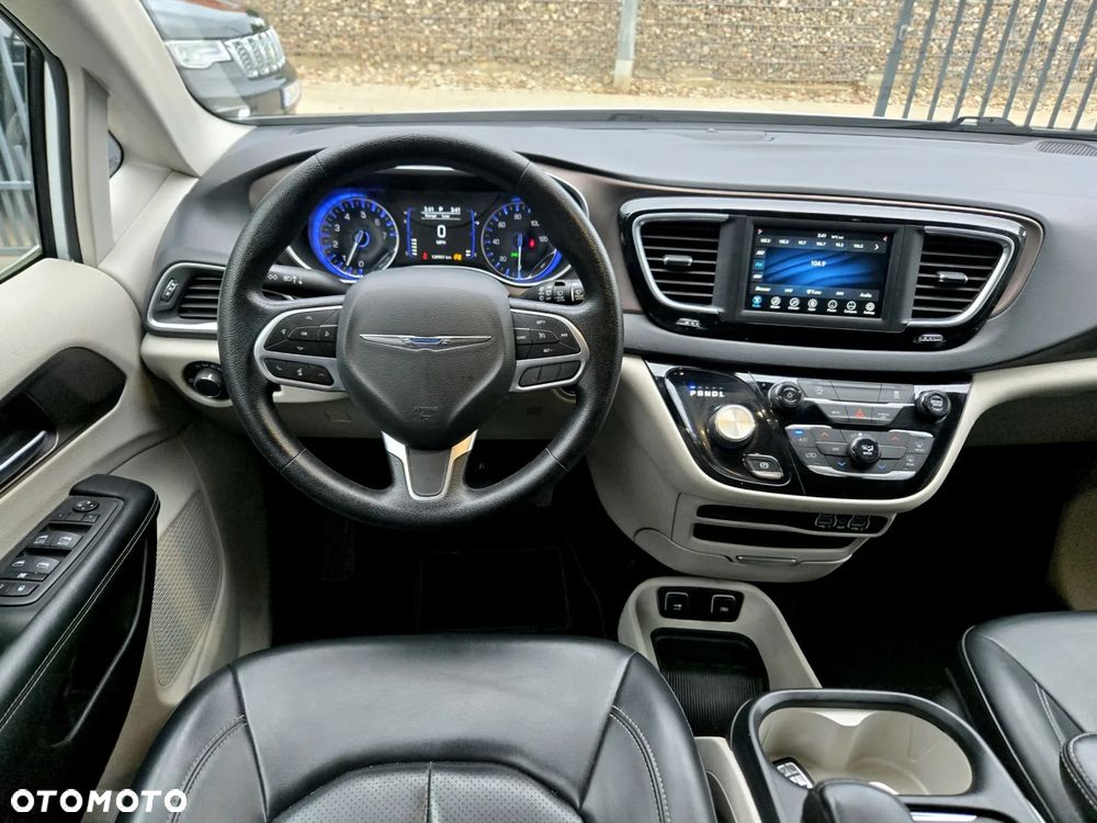 Chrysler Pacifica - 9