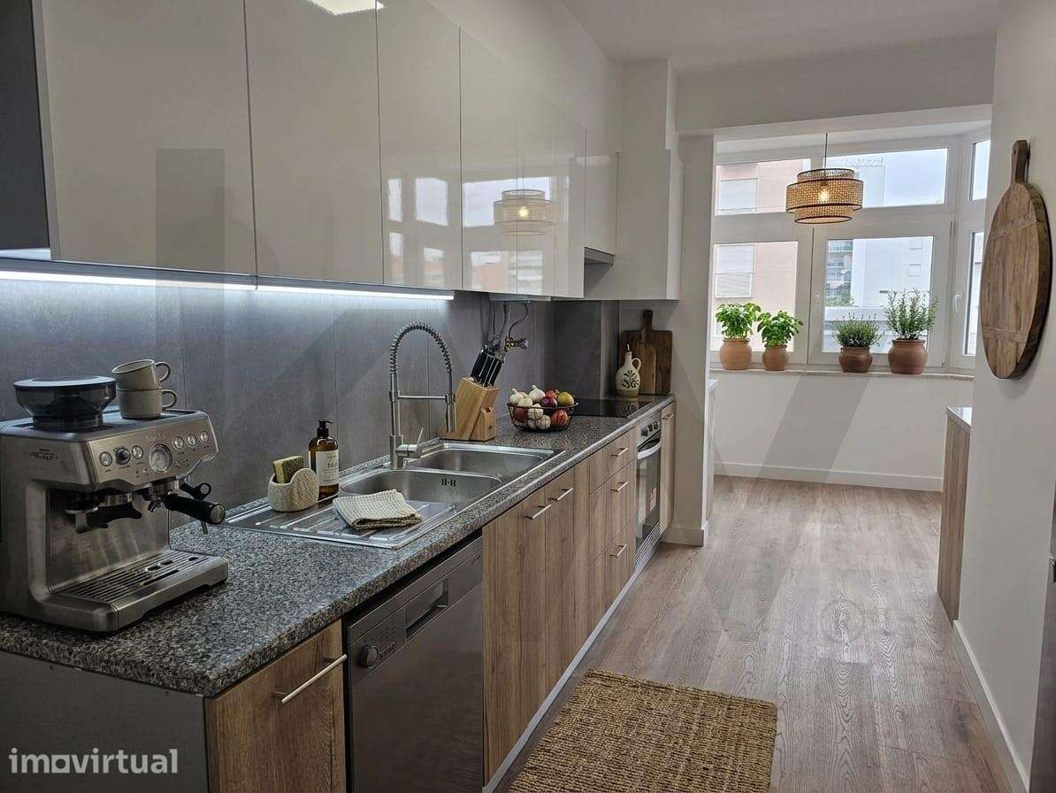 T3 remodelado nas Laranjeiras – Conforto, Luz e Garagem no Coração de - Grande imagem: 3/23