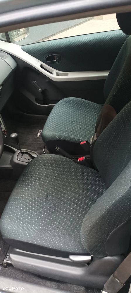 Toyota Yaris 1.5 - 10