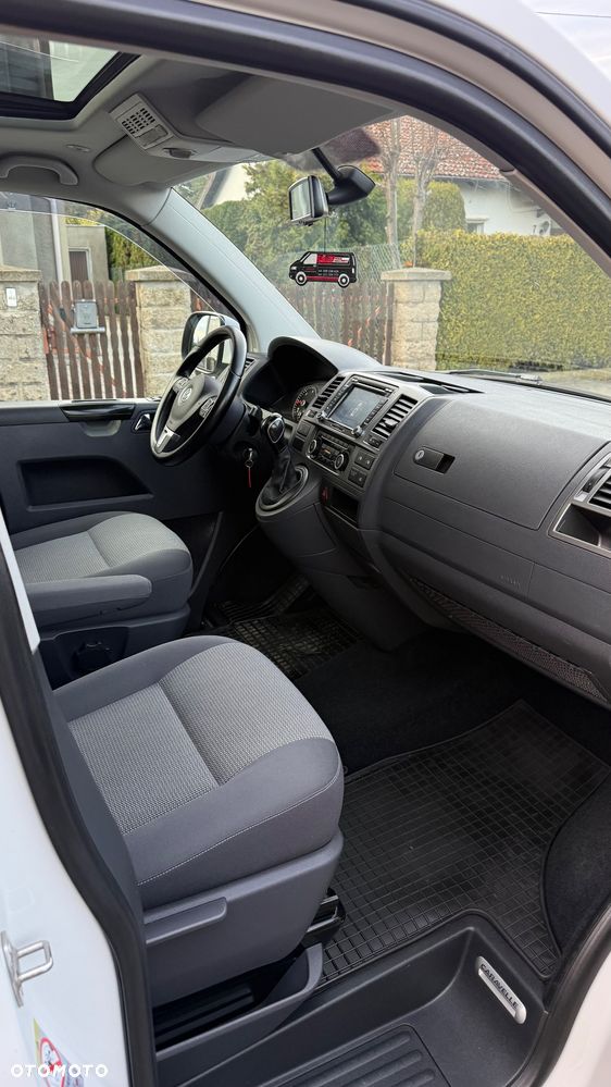 Volkswagen Caravelle - 15