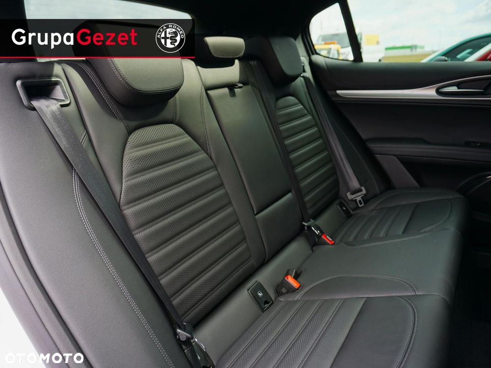 Alfa Romeo Stelvio - 11