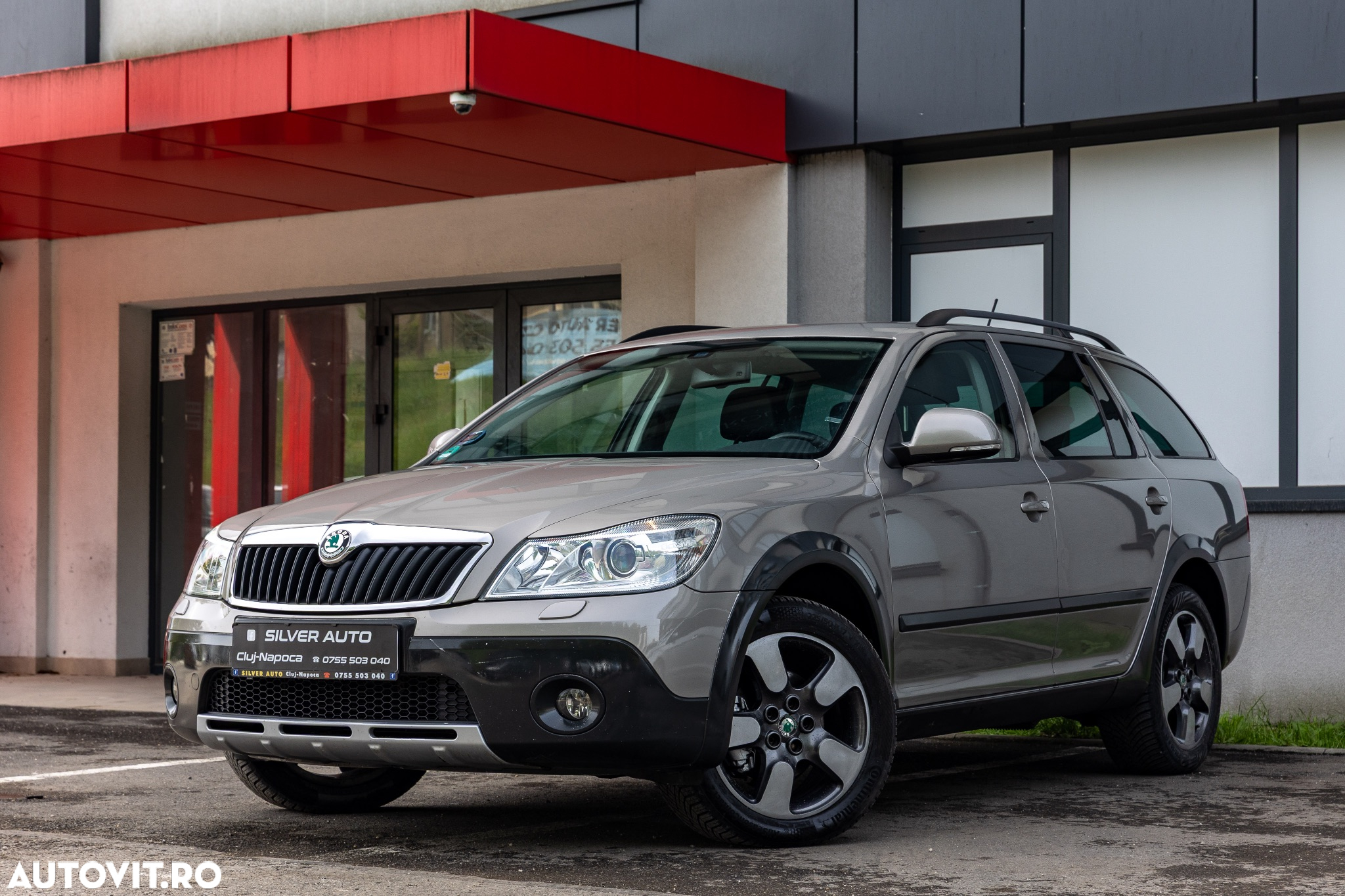 Skoda Octavia Combi 2.0 TDI DPF 4x4 DSG Scout - 25
