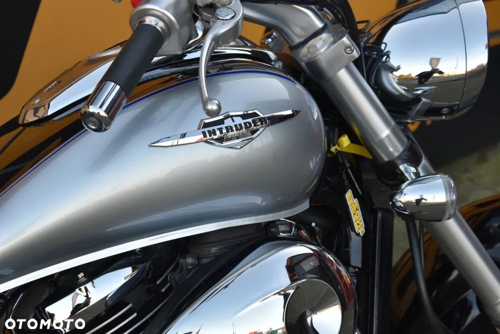 Suzuki Intruder - 38