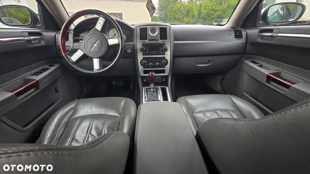 Chrysler 300C 3.5 V6 - 9